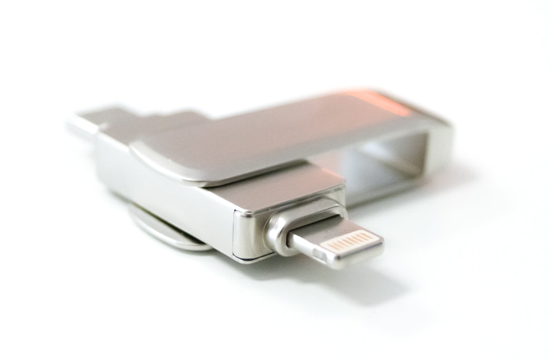 Bolt Dual USB Flash Drive - Type C & Lightning - Apple iPhone Compatible