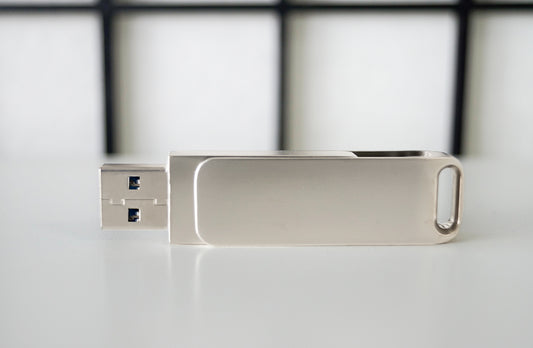 UMD Pivot USB 3.1 Flash Drive